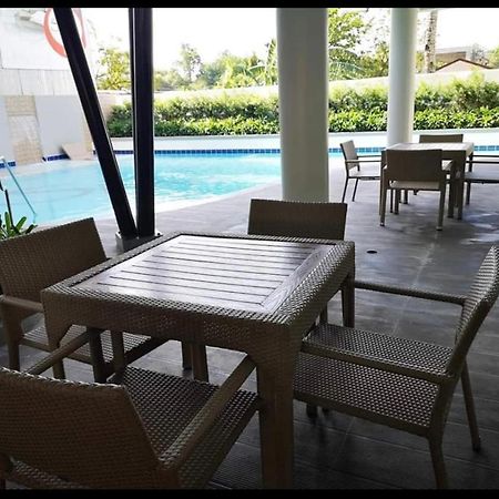 One Spatial Two Bedroom Condominium Unit With Pool And Gym Free Netflix And Wifi Илоило Экстерьер фото