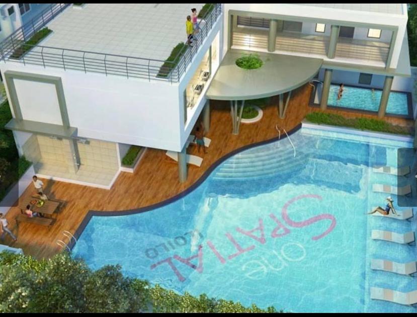 One Spatial Two Bedroom Condominium Unit With Pool And Gym Free Netflix And Wifi Илоило Экстерьер фото
