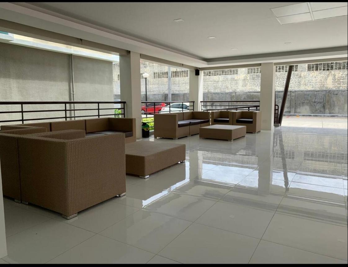 One Spatial Two Bedroom Condominium Unit With Pool And Gym Free Netflix And Wifi Илоило Экстерьер фото