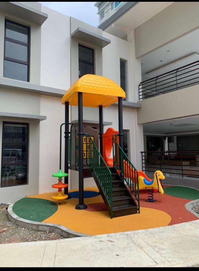 One Spatial Two Bedroom Condominium Unit With Pool And Gym Free Netflix And Wifi Илоило Экстерьер фото