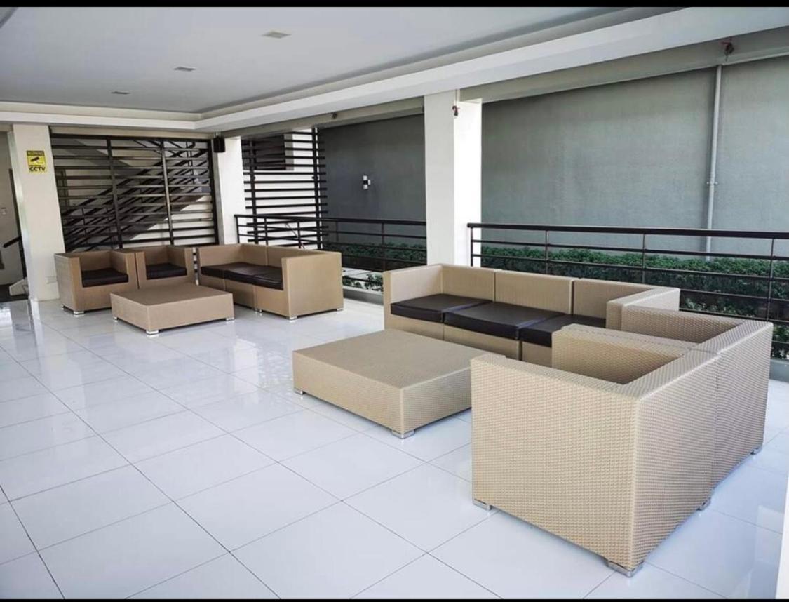 One Spatial Two Bedroom Condominium Unit With Pool And Gym Free Netflix And Wifi Илоило Экстерьер фото