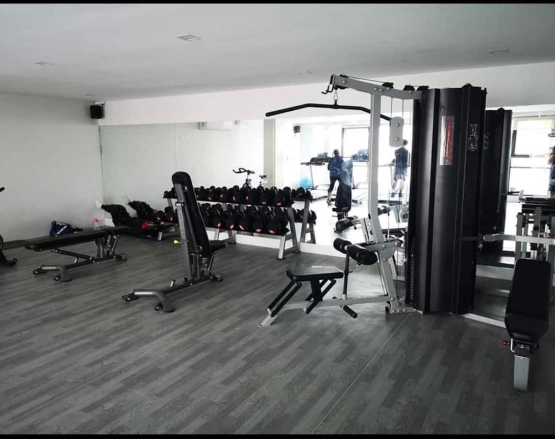 One Spatial Two Bedroom Condominium Unit With Pool And Gym Free Netflix And Wifi Илоило Экстерьер фото