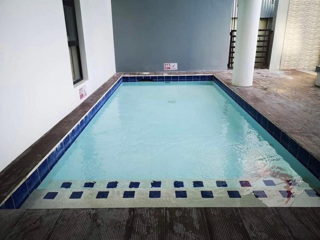 One Spatial Two Bedroom Condominium Unit With Pool And Gym Free Netflix And Wifi Илоило Экстерьер фото