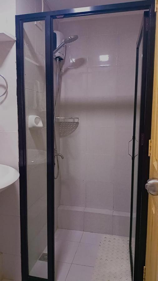 One Spatial Two Bedroom Condominium Unit With Pool And Gym Free Netflix And Wifi Илоило Экстерьер фото